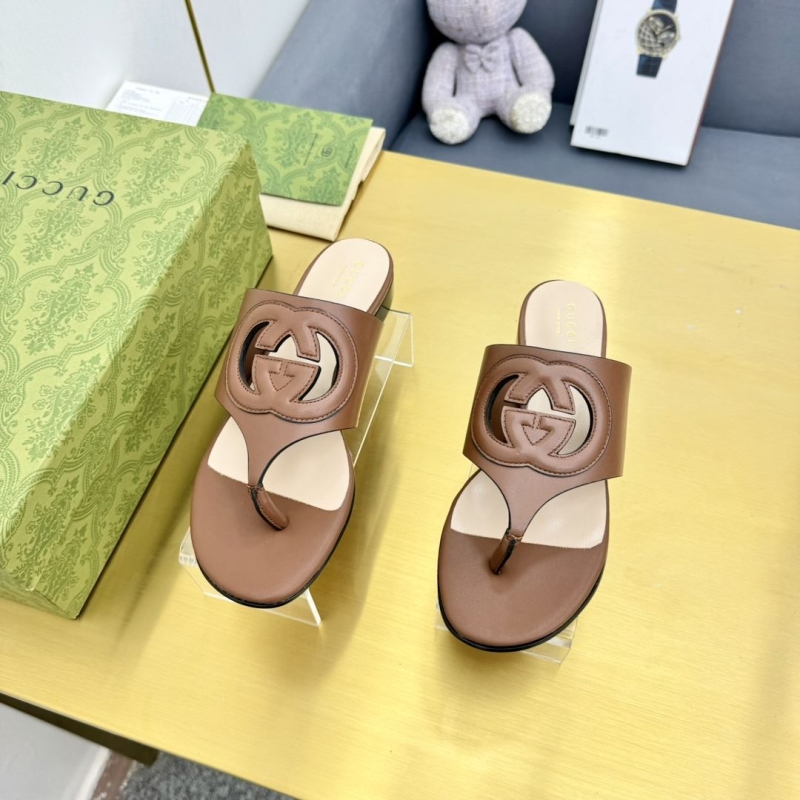 G*u*i slippers